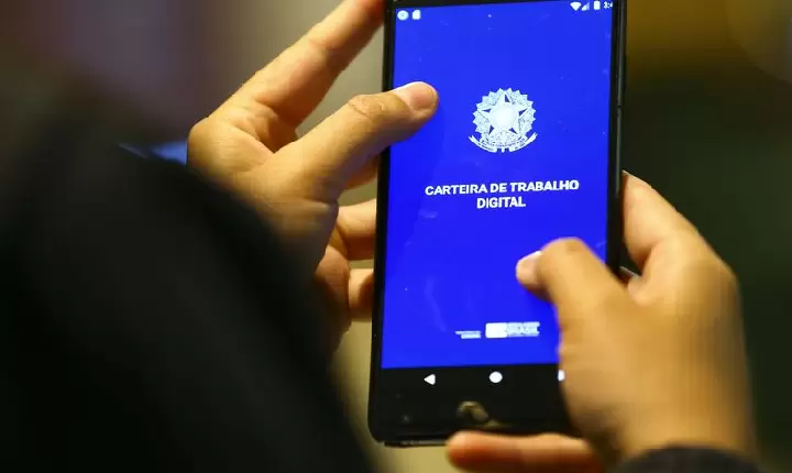 Afastamento do trabalho recua no final de 2021, diz Ipea
