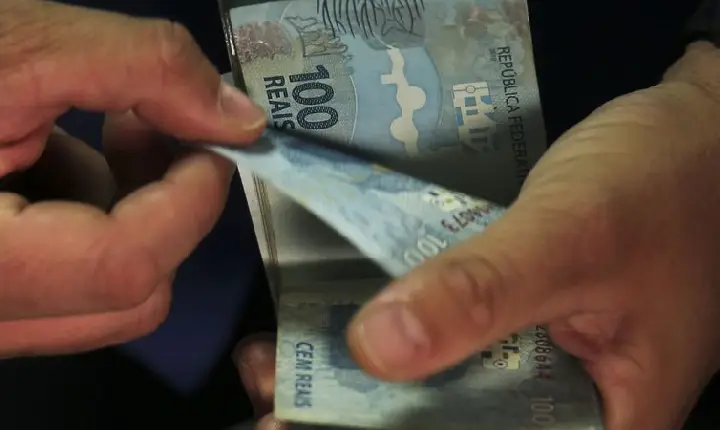 Caixa libera abono salarial para trabalhadores nascidos em julho