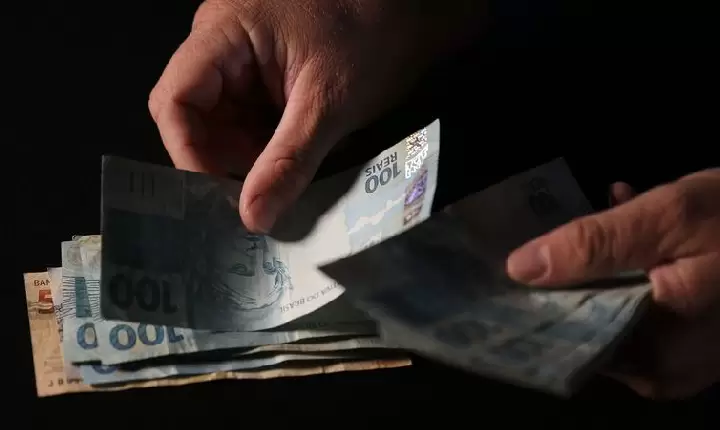 Caixa paga Auxílio Brasil a beneficiários com NIS final 7