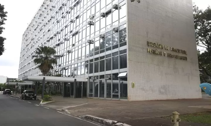 Câmara aprova prorrogação de contratos temporários na Agricultura
