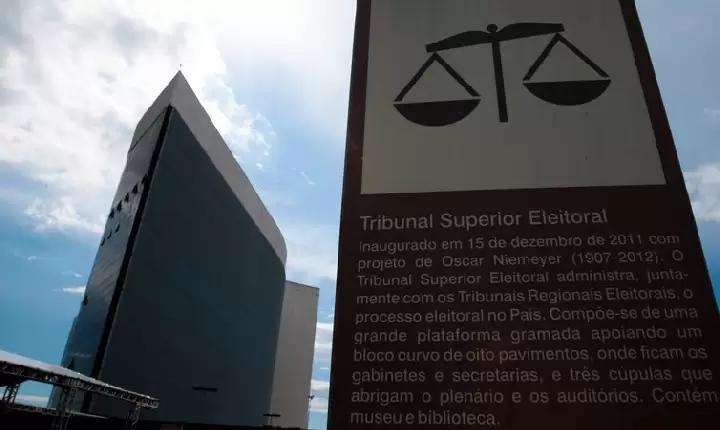 Câmara e TSE assinam termo para combater fake news nas eleições 2022