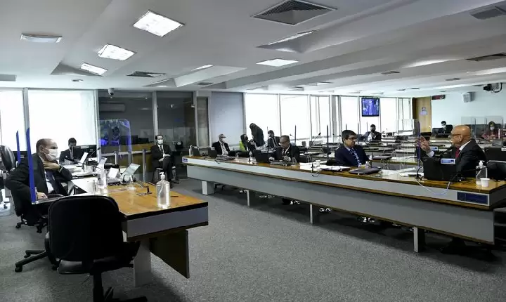 Comissão quer ouvir Weintraub sobre supostas irregularidades no FNDE