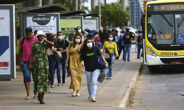 Conselhos de Saúde questionam fim da emergência da pandemia
