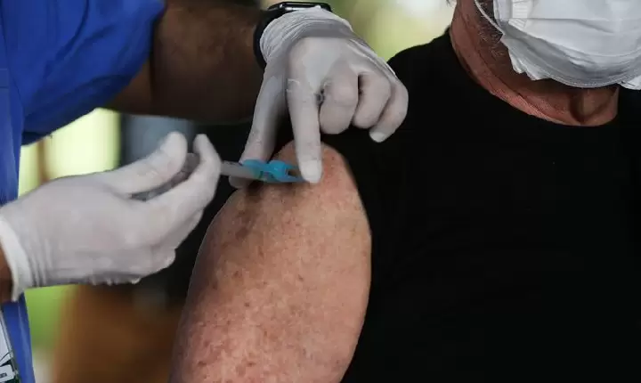 Covid-19: DF amplia quarta dose para idosos a partir dos 60 anos