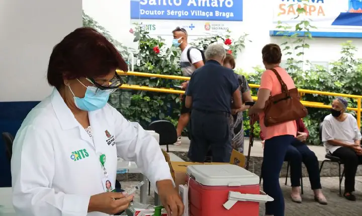 Covid-19: SP começa a aplicar quarta dose de vacina em idosos
