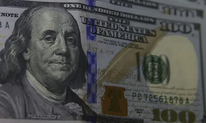 Dólar sobe para R$ 4,66 em dia de tensão externa