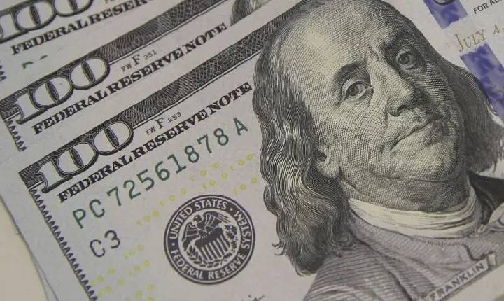 Dólar sobe para R$ 4,78 após aumento de ataques russos