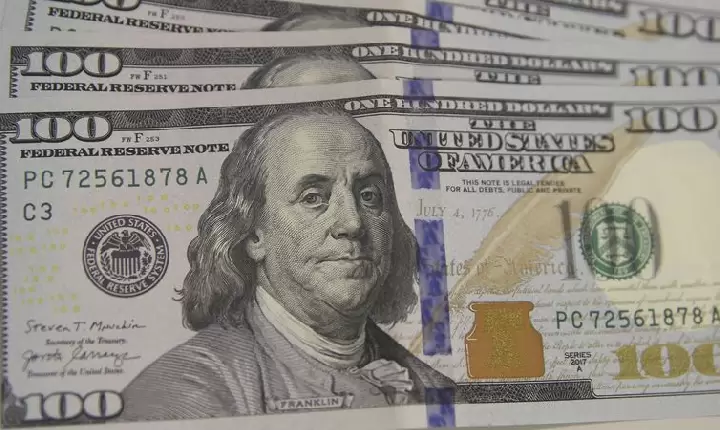 Dólar tem primeira alta após oito quedas e fecha a R$ 4,77