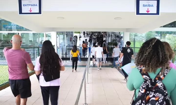 Estudante já pode entrar com recurso contra isenção do Enem negada