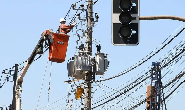 Governo anuncia fim da tarifa extra para consumidores de energia