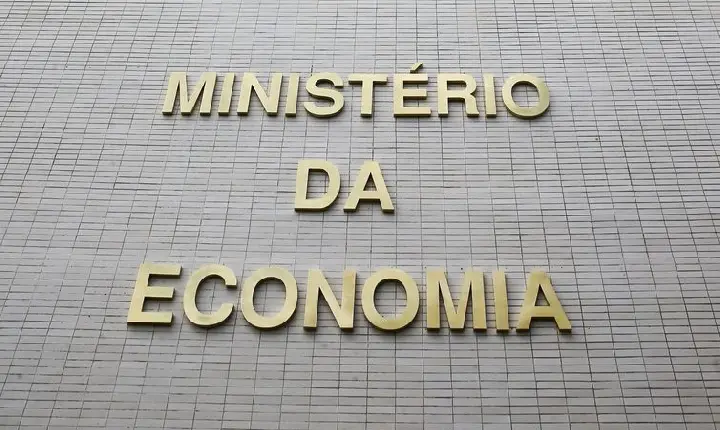 Governo vai leiloar 20 imóveis em 9 estados e no Distrito Federal