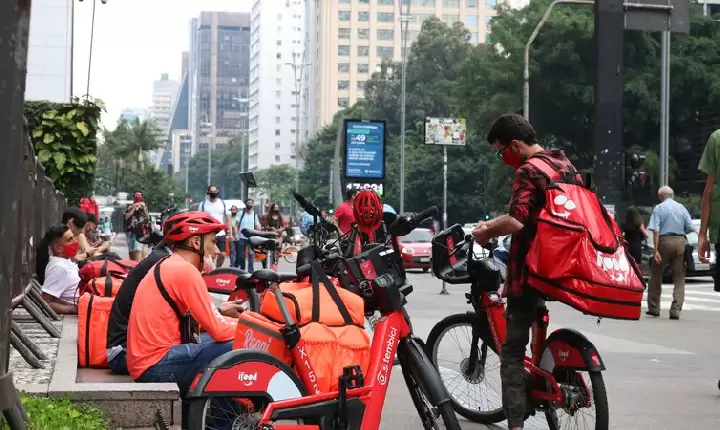 Ministério diz que regulamentará trabalho por aplicativos este ano