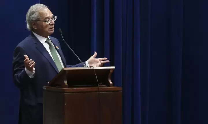 Ministro diz ser contra sanções e pede permanência da Rússia no FMI