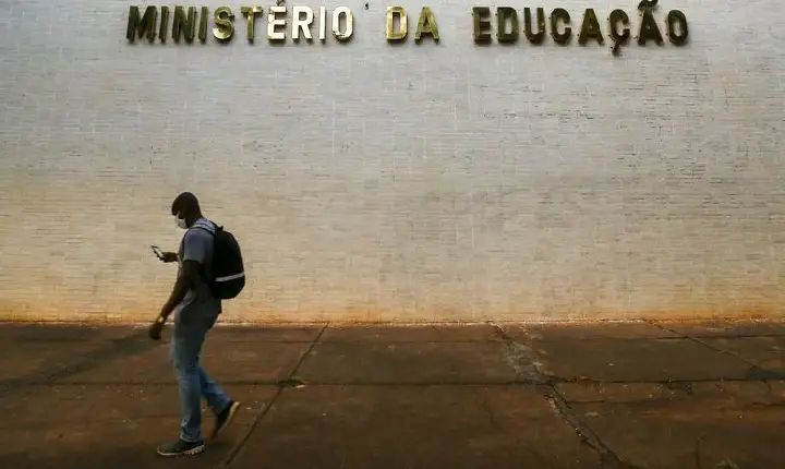 Ministro do TCU abre inspeção sobre supostos desvios no MEC