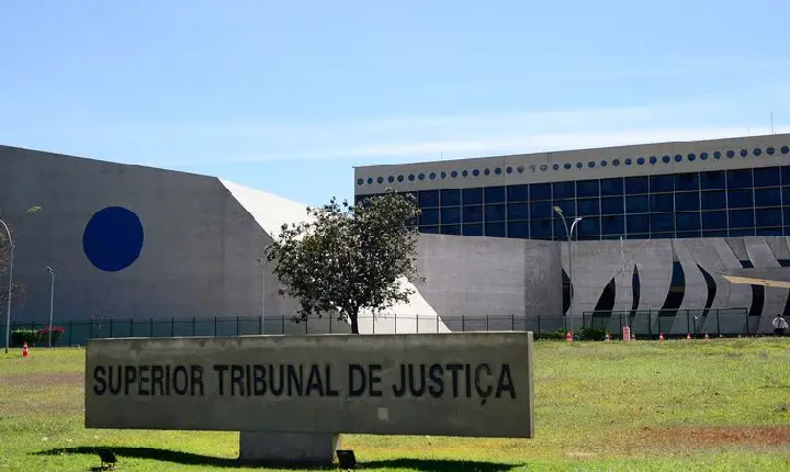 Não é preciso nudez para caracterizar exposição de menor, decide STJ