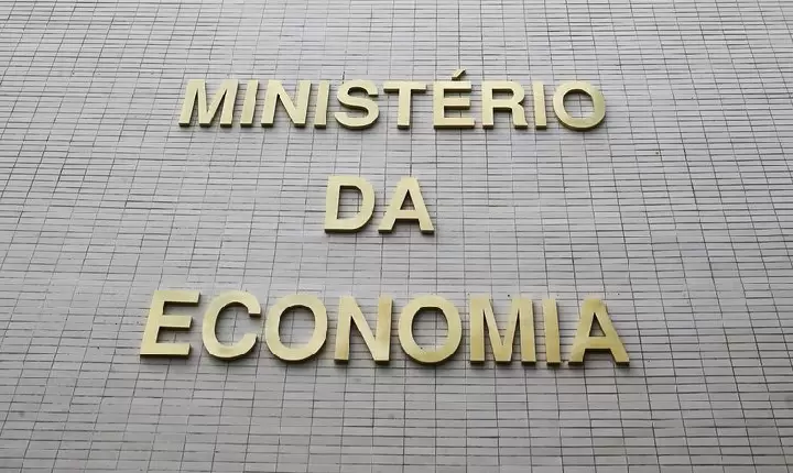 Reajuste para funcionalismo será decidido até junho, diz Tesouro