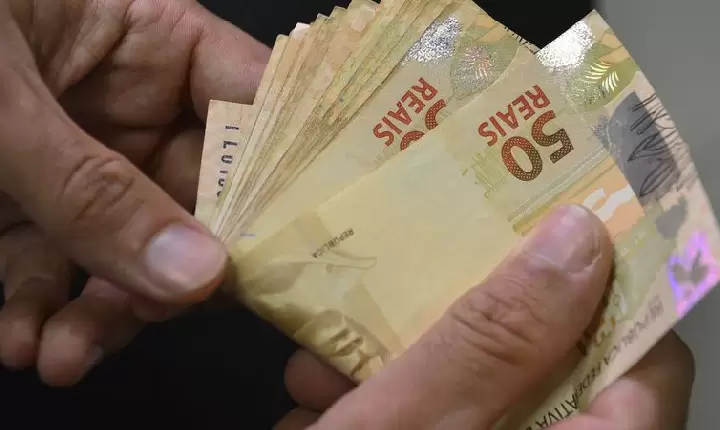 Segurados com NIS finais 4 e 9 recebem primeira parcela do 13º 
