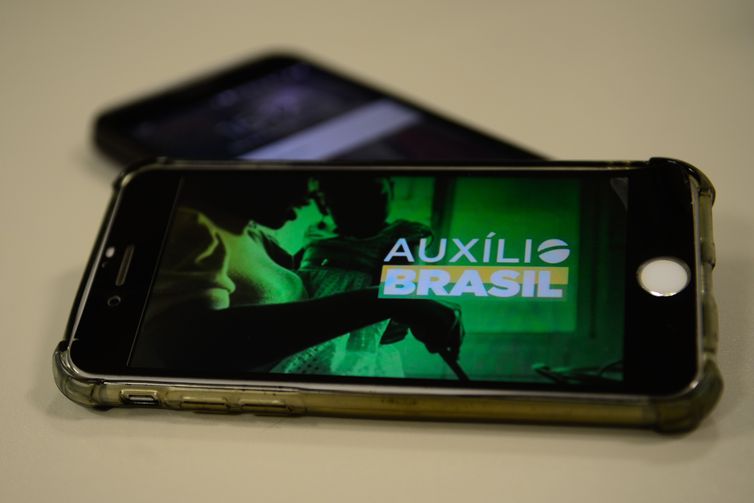 Caixa paga Auxílio Brasil a beneficiários com NIS final 2