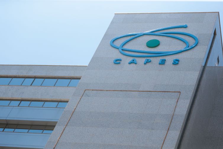 Capes anuncia investimento de R$ 178 milhões na pós-gradução