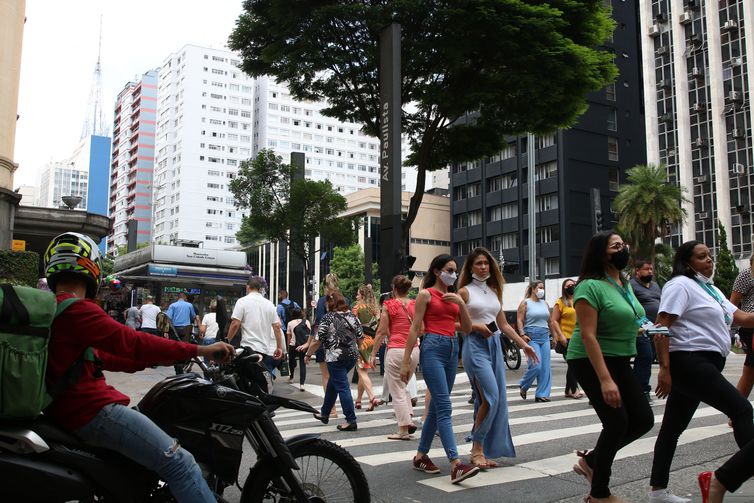 Coivd-19: Brasil tem 29,8 milhões de casos e 658,5 mil mortes