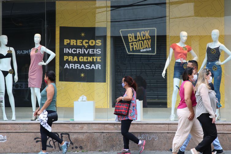 FGV: confiança do comércio cai 0,2 ponto em março