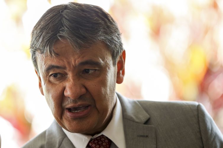 Fórum de Governadores prorroga congelamento do ICMS sobre gasolina