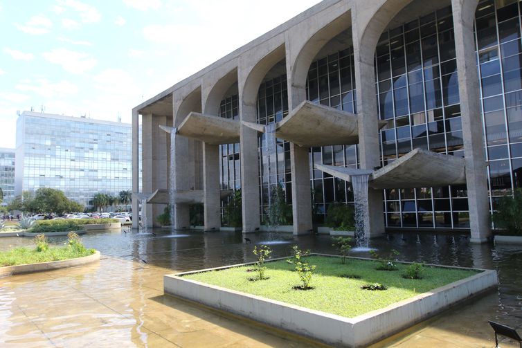 Ministério eleva para 18 anos classificação de filme de Danilo Gentili