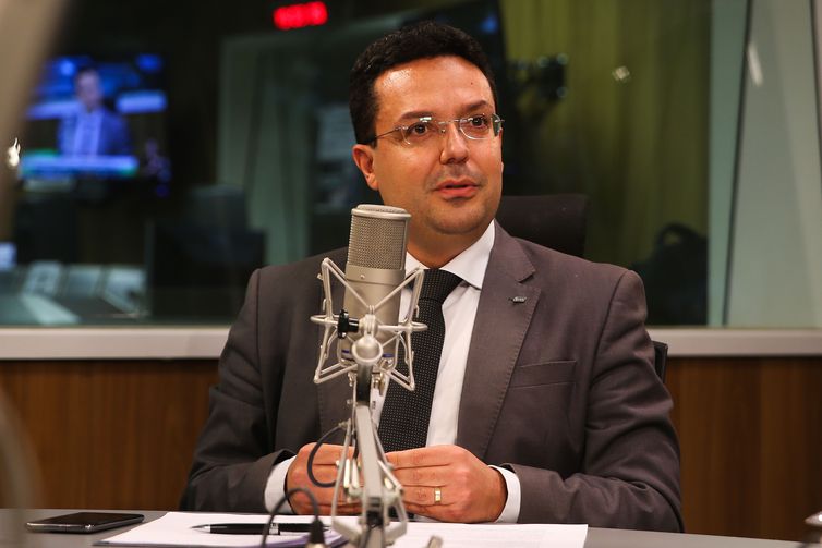 Presidente do FNDE tira dúvidas sobre quitação de dívidas do Fies