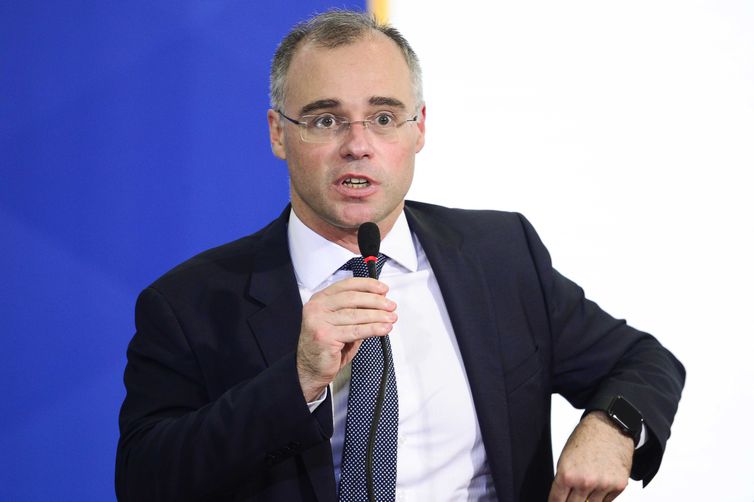 André Mendonça toma posse como ministro substituto do TSE