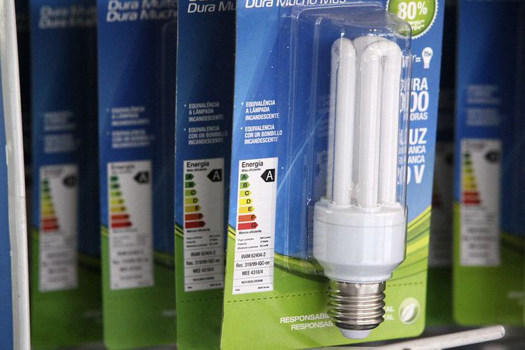 Aneel aprova reajuste na conta de luz em quatro estados