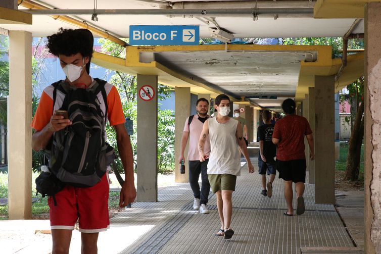 Capes disponibiliza 3.561 bolsas a 213 instituições de ensino superior