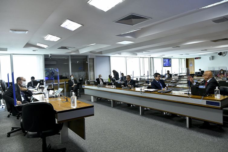 Comissão quer ouvir Weintraub sobre supostas irregularidades no FNDE