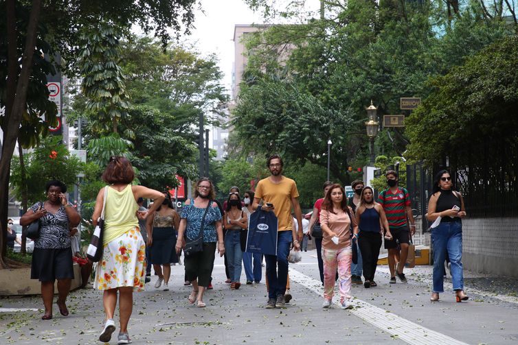 Covid-19: 22,9 mil casos e 245 mortes são registrados em 24 horas