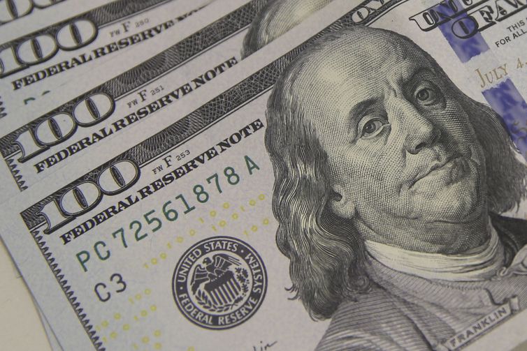 Dólar volta a subir e aproxima-se de R$ 4,75