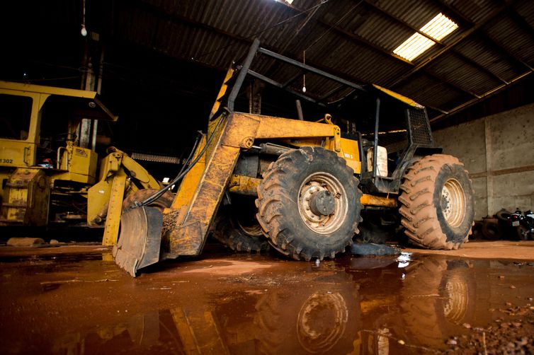 Faturamento da indústria de máquinas registra queda de 6% em março