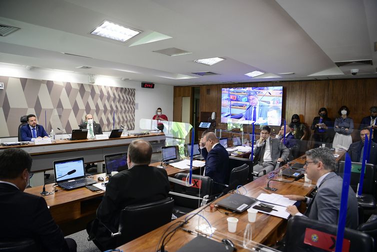 Presidente do FNDE diz que teve nome usado sem autorização