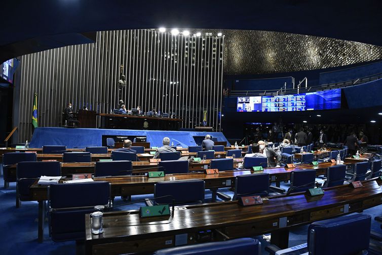 Senado aprova prioridade no atendimento para acompanhantes