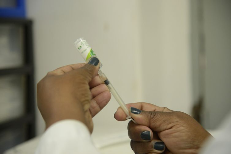 SP: 3,2 mil postos abrem hoje para vacinação contra sarampo e gripe