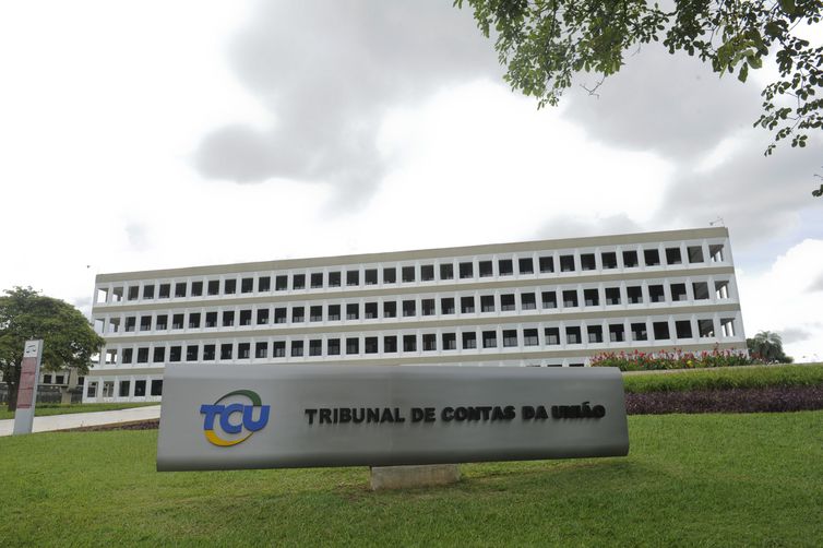 TCU determina que FNDE não conclua compra de ônibus escolares