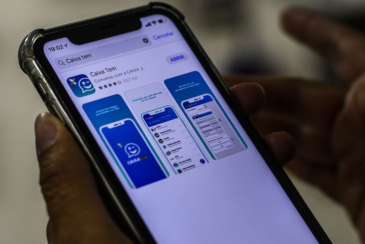 Trabalhadores nascidos em fevereiro podem sacar até R$ 1 mil no FGTS