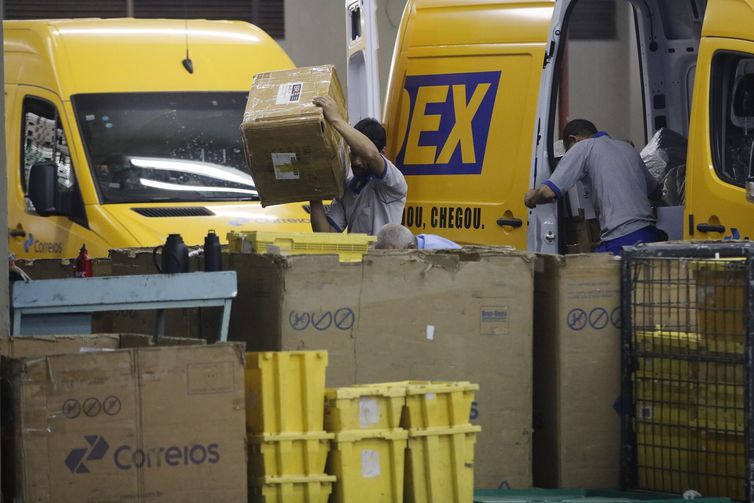Correios têm arrecadação recorde com venda de veículos em desuso