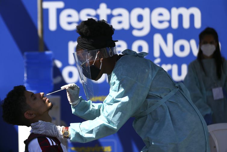 Covid-19: Brasil registra 30,5 milhões de casos e 664,3 mil óbitos