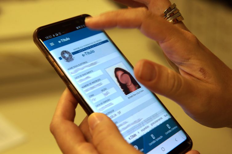 Eleitor tem até hoje para emitir, transferir e regularizar título 