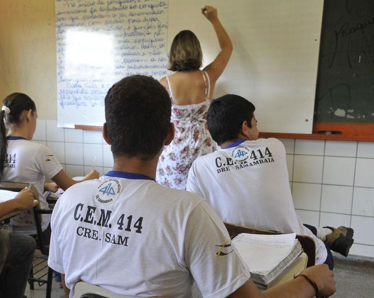 MEC lança relatório com 52 ações na educação básica
