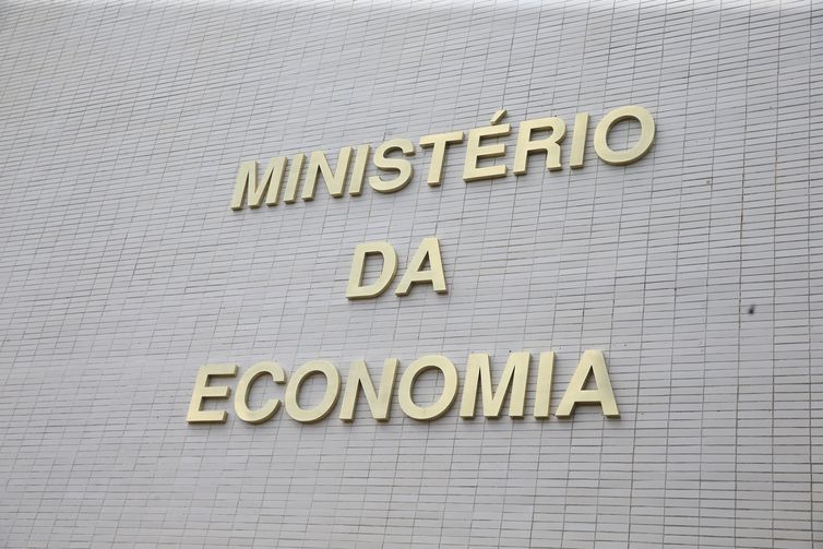 Para conter inflação, governo zera imposto de importação de alimentos