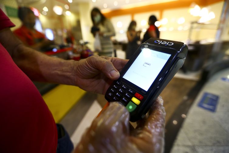 Percentuais de endividados e inadimplentes são os maiores em 12 anos