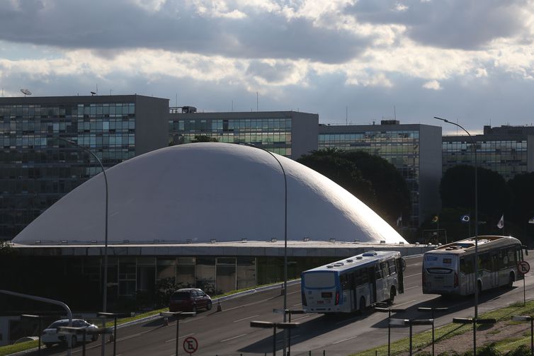 Senado aprova projeto que protege advogados em operações policiais